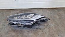 Laden Sie das Bild in den Galerie-Viewer, Frontscheinwerfer Toyota Yaris 81150-K0080 LED Links Scheinwerfer Headlight SCH4656846986vq
