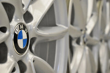 Laden Sie das Bild in den Galerie-Viewer, 4x Alufelge 17 Zoll 7.5" 5x112 52ET Glanz Silber 6856061 BMW F45 F39 X1 F48 FEL6441222059qb