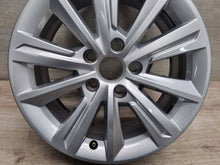 Load image into Gallery viewer, 1x Alufelge 16 Zoll 6.5" 5x112 33ET Glanz Silber 7N5601025F Seat Alhambra FEL4644640909hy