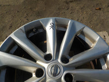 Laden Sie das Bild in den Galerie-Viewer, 1x Alufelge 17 Zoll 7.0" 5x114.3 40ET Glanz Silber 4EA1A Nissan Qashqai I J10 FEL8687778511so