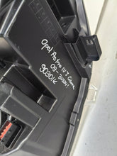 Laden Sie das Bild in den Galerie-Viewer, Frontscheinwerfer Opel Astra J 13297723 Rechts Scheinwerfer Headlight SCH9809407808if