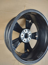 Laden Sie das Bild in den Galerie-Viewer, 1x Alufelge 17 Zoll 6.5&quot; 5x112 46ET 5E3601025 Skoda Octavia 5e3 Rim Wheel