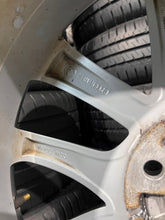 Laden Sie das Bild in den Galerie-Viewer, 1x Alufelge 18 Zoll 7.0" 5x112 43ET Glanz Silber 565601025D Skoda Kodiaq FEL9862867721wo