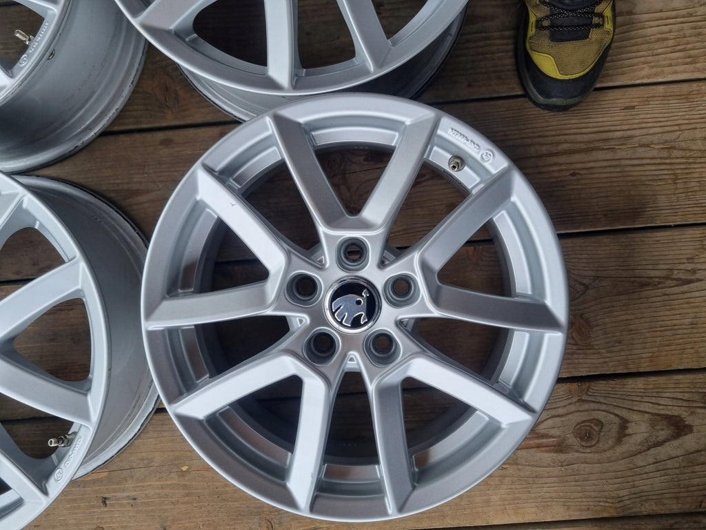 4x Alufelge 16 Zoll 6.5" 5x112 33ET Glanz Silber 124R-000526 Audi Q3 Alhambra FEL2433226798rx