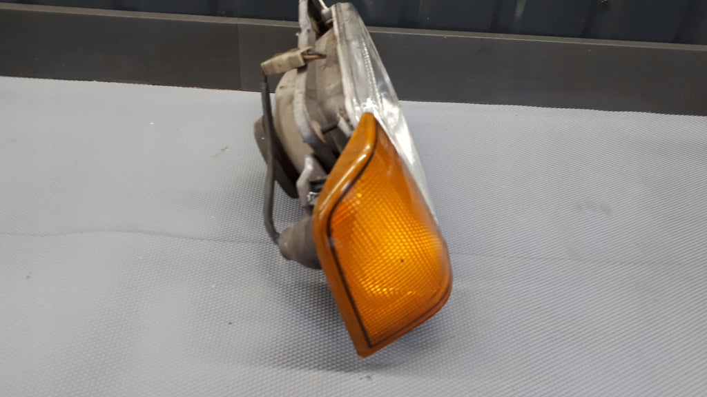 Frontscheinwerfer VW Jetta I 302-122932 Rechts Scheinwerfer Headlight SCH9545527319dp