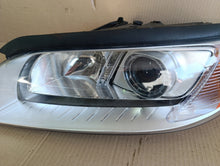 Laden Sie das Bild in den Galerie-Viewer, Frontscheinwerfer Volvo Xc70 31214348 Xenon Ein Stück (Rechts oder Links)