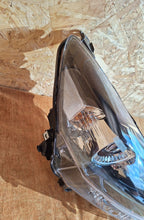 Laden Sie das Bild in den Galerie-Viewer, Frontscheinwerfer Mazda II D43N51030 LED Rechts Scheinwerfer Headlight