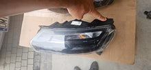 Laden Sie das Bild in den Galerie-Viewer, Frontscheinwerfer Dacia Spring 266052417R LED Links Scheinwerfer Headlight SCH8520156721hw