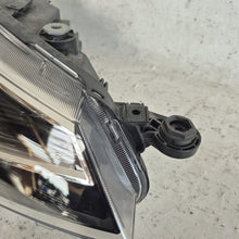 Laden Sie das Bild in den Galerie-Viewer, Frontscheinwerfer Seat Ibiza V 6F1941008B Full LED Rechts Scheinwerfer Headlight