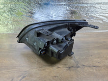 Laden Sie das Bild in den Galerie-Viewer, Frontscheinwerfer Opel Antara Xenon Rechts Scheinwerfer Headlight SCH8624572659jr