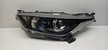 Laden Sie das Bild in den Galerie-Viewer, Frontscheinwerfer Toyota IV Yaris Links Scheinwerfer Headlight SCH3188512863vu