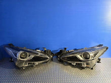 Laden Sie das Bild in den Galerie-Viewer, Frontscheinwerfer Mazda III BHR251040 Xenon Ein Stück (Rechts oder Links)