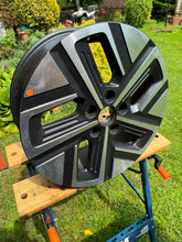 Load image into Gallery viewer, 1x Alufelge 17 Zoll 7.0&quot; 5x114.3 50ET Glanz Graphit 52910-DD100 Hyundai Kona Mg