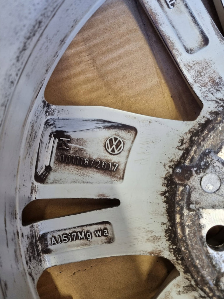 1x Alufelge 15 Zoll 5.5" 5x100 40ET Glanz Silber 2G0601025N VW Polo Rim Wheel FEL8254582436dn