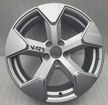 Laden Sie das Bild in den Galerie-Viewer, 1x Alufelge 18 Zoll 7.5&quot; 5x108 46ET 80000277 Volvo Rim Wheel