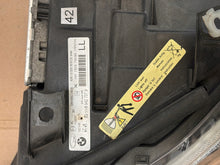 Laden Sie das Bild in den Galerie-Viewer, Frontscheinwerfer BMW E91 E90 6942737 6948180 Xenon Rechts oder Links