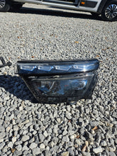 Load image into Gallery viewer, Frontscheinwerfer Skoda Kamiq Full LED Ein Satz Scheinwerfer Headlight SCH9163608051xp