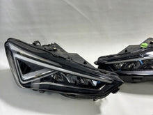 Load image into Gallery viewer, Frontscheinwerfer Seat Tarraco 5FJ941008D 5FJ941007D LED Rechts oder Links