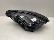Laden Sie das Bild in den Galerie-Viewer, Frontscheinwerfer Mercedes-Benz Cla X118 C118 A1189068400 Rechts Headlight SCH6773325677jr