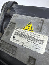 Laden Sie das Bild in den Galerie-Viewer, Frontscheinwerfer Mercedes-Benz A2218202661 Rechts Scheinwerfer Headlight SCH1071306794jt