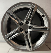Laden Sie das Bild in den Galerie-Viewer, 1x Alufelge 18 Zoll 8.5" 5x112 29ET Glanz Silber 8W0601025DE Audi A5 A4 FEL8949762514hu