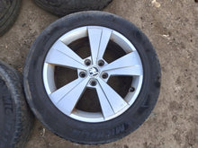Laden Sie das Bild in den Galerie-Viewer, 4x Alufelge 17 Zoll 6.5" 5x112 41ET 3V0601025AS Skoda Superb Iii Rim Wheel FEL3097802162wt
