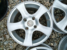 Laden Sie das Bild in den Galerie-Viewer, 4x Alufelge 15 Zoll 6.5" 4x114.3 37ET Glanz Silber Mitsubishi I Rim Wheel FEL1338564562aq