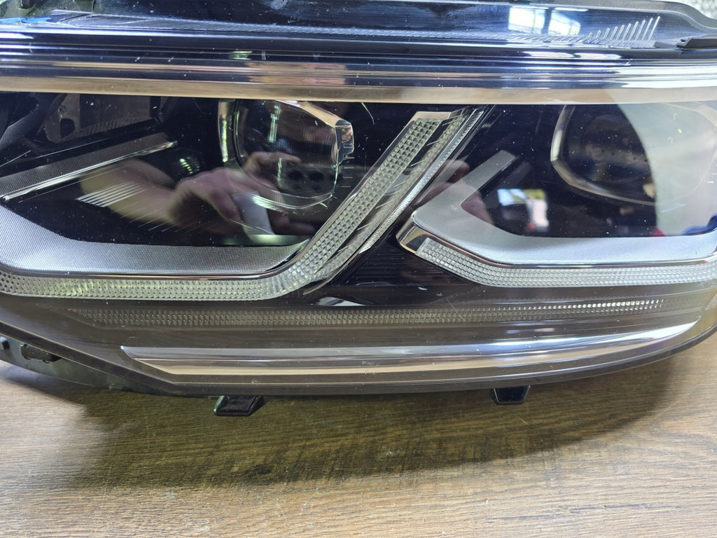 Frontscheinwerfer VW Tiguan 5NB941081H Links Scheinwerfer Headlight SCH3136481248xw