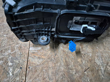 Laden Sie das Bild in den Galerie-Viewer, Frontscheinwerfer Mercedes-Benz W206 A2069063003 Rechts Scheinwerfer Headlight SCH3069881678gf