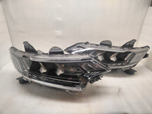 Laden Sie das Bild in den Galerie-Viewer, Frontscheinwerfer Mitsubishi Outlander III ECM921-21E20 LED Rechts oder Links
