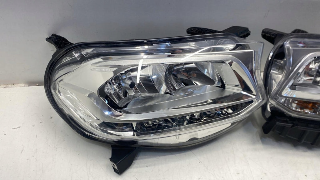 Frontscheinwerfer Mercedes-Benz X-Class A4709060700 Ein Satz Headlight SCH5858030999cl