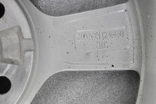 Laden Sie das Bild in den Galerie-Viewer, 1x Alufelge 16 Zoll 6.0" 5x112 48ET Glanz Silber 8V0071496 Audi Rim Wheel FEL4932251880at