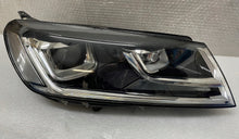 Laden Sie das Bild in den Galerie-Viewer, Frontscheinwerfer VW Touareg 7P1941034A Xenon Rechts Scheinwerfer Headlight