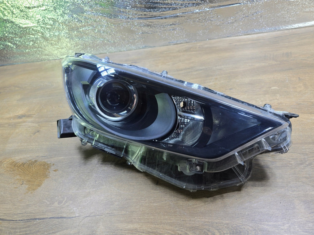 Frontscheinwerfer Toyota Yaris Rechts Scheinwerfer Headlight SCH3817933784qs
