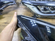 Laden Sie das Bild in den Galerie-Viewer, Frontscheinwerfer Toyota Yaris Cross OD-310 Rechts Scheinwerfer Headlight SCH7626484381rn