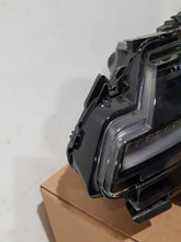 Laden Sie das Bild in den Galerie-Viewer, Frontscheinwerfer Land Rover Range Evoque L551 R8D213W030 Links Headlight SCH9140984226cj