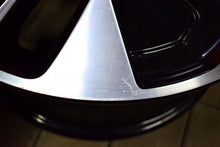 Laden Sie das Bild in den Galerie-Viewer, 1x Alufelge 16 Zoll 6.5&quot; 5x114.3 50ET Glanz Schwarz 52910-CR100 Kia Ceed