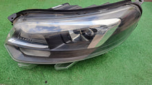 Laden Sie das Bild in den Galerie-Viewer, Frontscheinwerfer Opel Zafira Vivaro C 00218275-01 Xenon Links Headlight