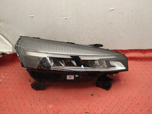 Laden Sie das Bild in den Galerie-Viewer, Frontscheinwerfer Renault Clio V 260103507R Full LED Rechts Headlight