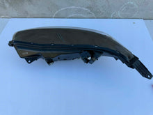 Laden Sie das Bild in den Galerie-Viewer, Frontscheinwerfer Honda Crv V W3912 Rechts Scheinwerfer Headlight SCH3601168662pb