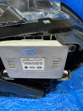 Load image into Gallery viewer, Frontscheinwerfer Kia Stonic 92101-H8 Links Scheinwerfer Headlight SCH8731537395xp