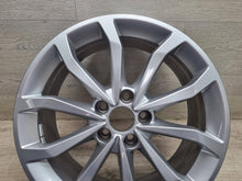 Laden Sie das Bild in den Galerie-Viewer, 1x Alufelge 18 Zoll 7.5" 5x112 39ET Glanz Silber 8W0601025ED Audi A4 Rim Wheel FEL5353319580oq