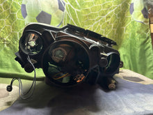 Load image into Gallery viewer, Frontscheinwerfer VW Passat 3C0941005J 3C0941006J Ein Satz Headlight SCH9056272521km