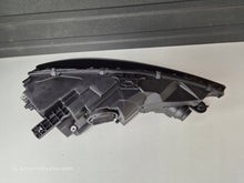 Load image into Gallery viewer, Frontscheinwerfer Audi A4 B9 8W0941005 Xenon Ein Stück (Rechts oder Links)