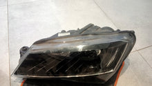 Laden Sie das Bild in den Galerie-Viewer, Frontscheinwerfer Skoda 3V1941017A 3V1941015A Xenon Links Scheinwerfer Headlight