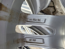 Laden Sie das Bild in den Galerie-Viewer, 4x Alufelge 17 Zoll 7.0" 5x112 40ET Glanz Silber AT70740V22 Rim Wheel FEL1683523686zv