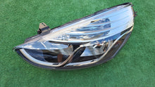 Laden Sie das Bild in den Galerie-Viewer, Frontscheinwerfer Renault Clio 260601850R Halogen Links Scheinwerfer Headlight