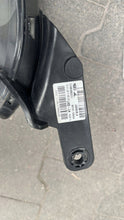 Laden Sie das Bild in den Galerie-Viewer, Frontscheinwerfer Hyundai I20 92101-C8000 Links Scheinwerfer Headlight