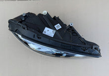 Laden Sie das Bild in den Galerie-Viewer, Frontscheinwerfer Mercedes-Benz W177 A1779063805 Rechts Scheinwerfer Headlight SCH6941277759pl