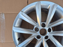 Laden Sie das Bild in den Galerie-Viewer, 1x Alufelge 18 Zoll 7.0" 5x100 46ET 5JA601025B- Skoda Fabia I Rim Wheel FEL1549328629lr
